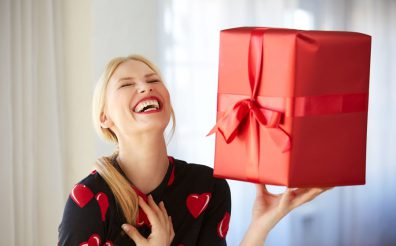 ۱۴ پیشنهاد هدیه برای خانم‌ ها که حتما خوشحال‌شان می‌کند